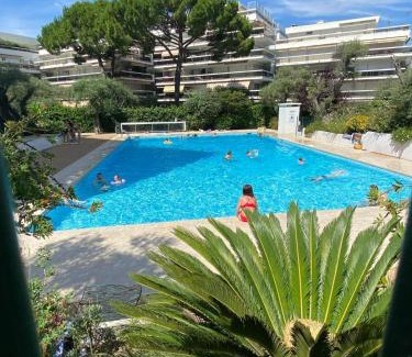 La Celle-sous-Gouzon Apartment | Le lys d'or Piscine Plage Terrasse Wiffi