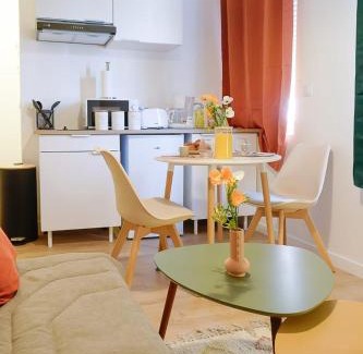 Loos Apartment | Le Lys d Or Studio cosy proche Lille CHU