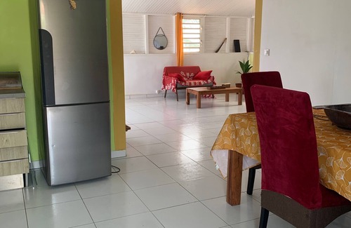 Sainte-Marie Apartment | Le Madras Avec vu sur le Tombolo. Animaux de Compagnie Acceptés!