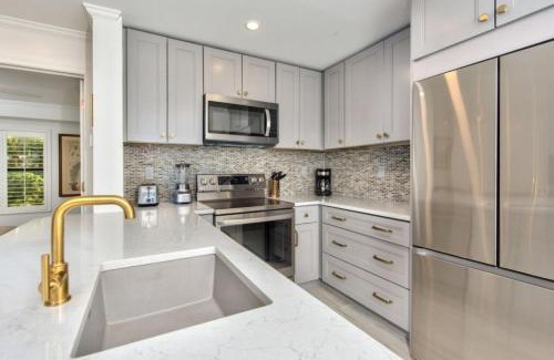 Old Naples Apartment | Le Malo Vacation Rental