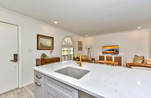Old Naples Apartment | Le Malo Vacation Rental