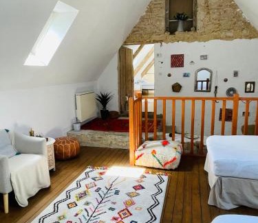 Saint-Loup-Hors Bed & Breakfast | Le Manoir des Doyens Loft - Sleeps 8 - D-Day Museum on-site - Ten Minute Walk to Commonwealth Cemetery!