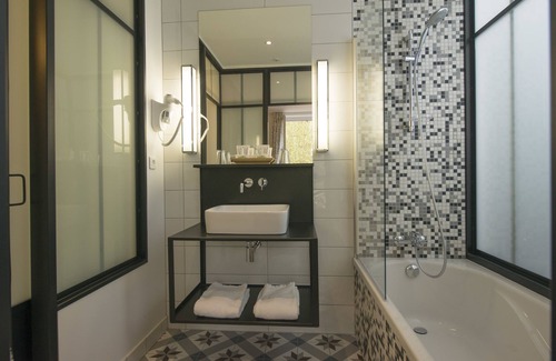 Juvigny-sous-Andaine Hotel | Le Manoir du Lys, The Originals Relais