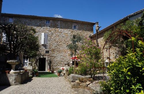 Vallon-Pont-d'Arc Hotel | Le Manoir du Raveyron