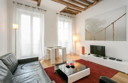 Saint-Gervais Apartment | Le Marais Place Sainte Catherine With AC