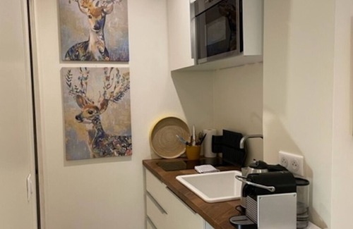 Arts-et-Metiers Apartment | Le Marais, rue Volta Studio with A/C