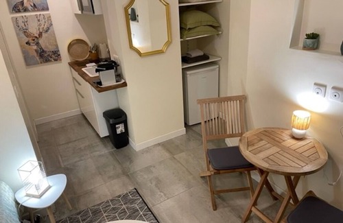 Arts-et-Metiers Apartment | Le Marais, rue Volta Studio with A/C