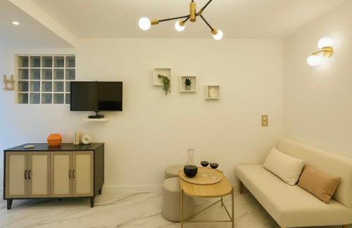 Strasbourg -Saint-Denis Apartment | LE MARAIS-SAINT MARTIN working & living
