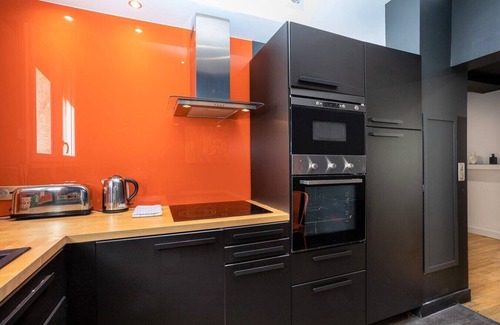 Tours City Centre Apartment | Le Marceau. 2 bedrooms, sleeps 4, private parking