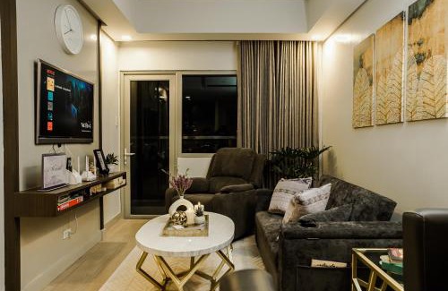 Bonifacio Global City Apartment | Le Martell 1BR BGC Condo Unit - Infinity Pool & Gym Access with 360 City View