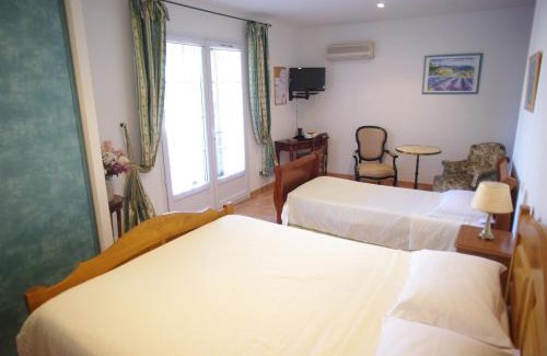 Saint-Saturnin-les-Avignon Bed & Breakfast | Le Mas de l'Amandier
