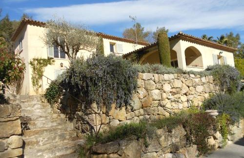 Le Rouret Bed & Breakfast | Le Mas de FRAYERE