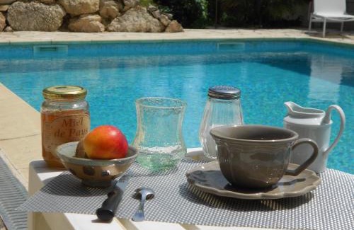 Le Rouret Bed & Breakfast | Le Mas de FRAYERE