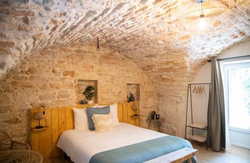 Le Garn Bed & Breakfast | Le Mas de la Pouzolle - Chambre en cave voutée avec petit déjeuner