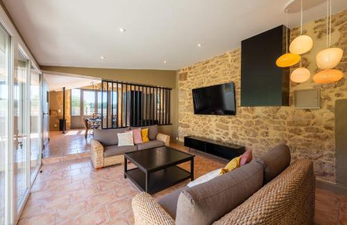 Suze-la-Rousse Apartment | Le Mas des Aracil 2 - Appt climatisé avec piscine