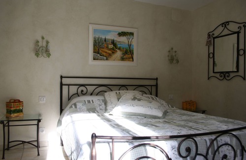 Trans-en-Provence Bed & Breakfast | Le Mas des Tarentes between vineyards and forests
