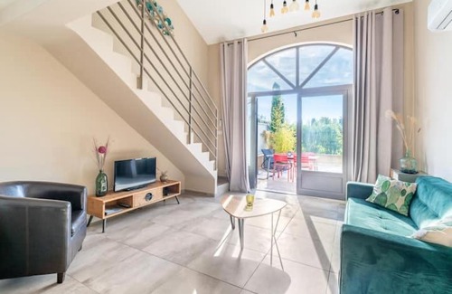 Graveson House | LE MAZET DES CHUTES