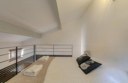 Villefranche-sur-Saone Apartment | Le Mezza, Studio avec Mezzanine, Hypercentre