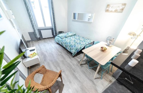 Oullins Apartment | Le MIAMI - Chaleureux 4 pers- Oullins centre- Lyon