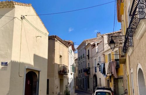 Marseillan Apartment | LE MILLESIME OLIVIER : Vue exceptionnelle sur la baie, appartement moderne avec une chambre et parking privé.