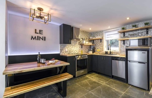 Sainte-Ann-des-Lacs Ski Chalet | Le Mini Chalet - Compact & Cozy Spa