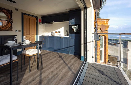 Whitby Apartment | Le Mini Metro First Floor Apartment