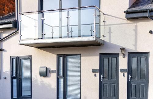 Whitby Apartment | Le Mini Metro - Ground Floor Apartment