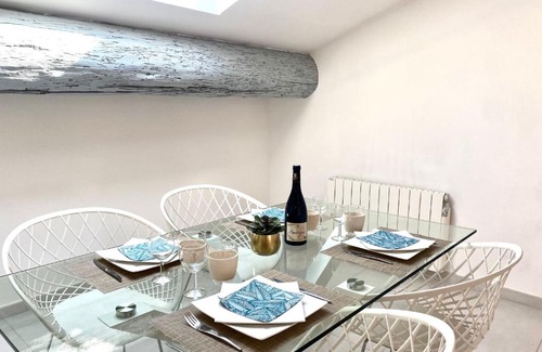 Route d'Arles Apartment | Le Minimaliste - Beautiful T2 in the city center with terrace
