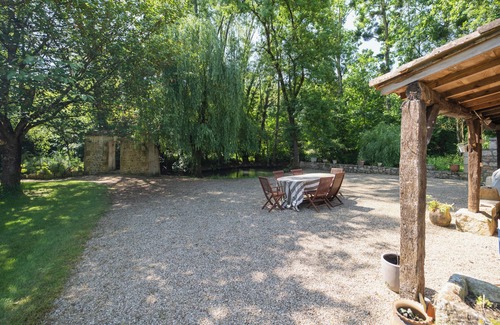 Migne-Auxances House | Le Moulin de Giroir: peaceful riverside setting
