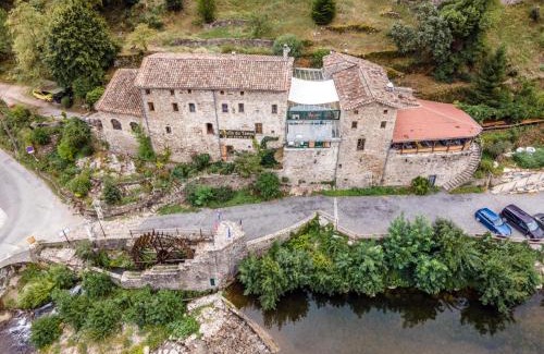 Corbes Bed & Breakfast | Le Moulin du Temps -chambres et lounge bar au bord de la rivière