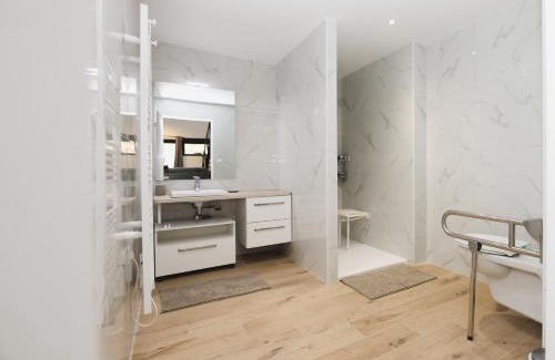 Condette House | Le Naturiste Loft with Jacuzzi