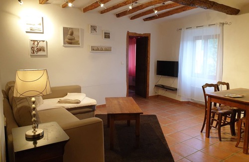 Saint-Genis Apartment | LE NEULOS, Cosy apartment with exterior, quiet, 2* listed