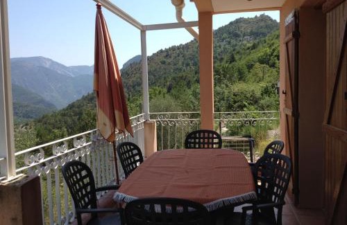 Tournefort House | Le Nid de Ciambonson