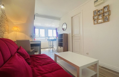 Saint-Pierre-des-Corps Apartment | Le Nid de velpeau - Nice studio in the heart of Velpeau
