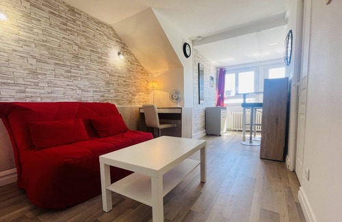 Saint-Pierre-des-Corps Apartment | Le Nid de velpeau - Nice studio in the heart of Velpeau