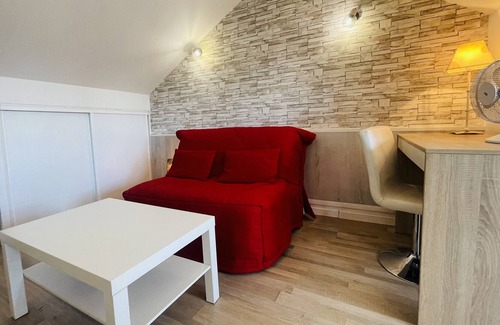Saint-Pierre-des-Corps Apartment | Le Nid de velpeau - Nice studio in the heart of Velpeau