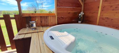 Saint-Genies Ski Chalet | Le nid des Garrigues avec Jacuzzi privé