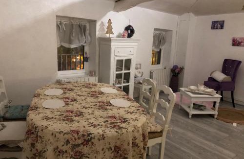 Val d'Oingt Apartment | Le Nid du bois d'Oingt