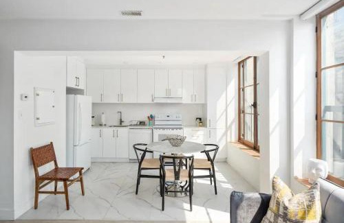 Old Montreal Apartment | Le Nomade MTL