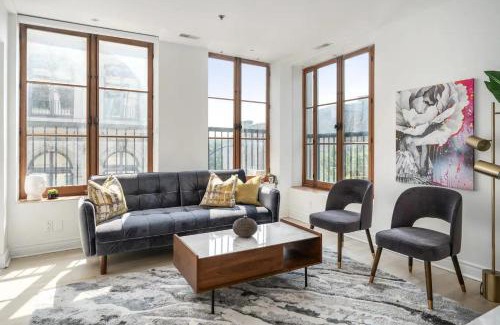 Old Montreal Apartment | Le Nomade MTL