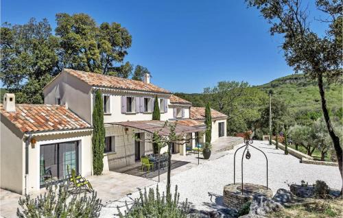 Roussas House | Le Panorama