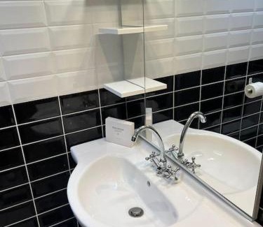 Bourgoin-Jallieu Apartment | Le Paris Eiffel - Appartement Cosy en plein centre