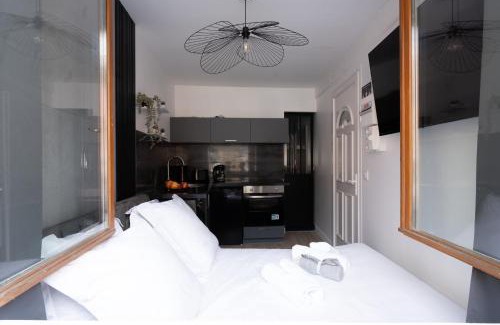 Beauvais Apartment | Le Passion Room - Love Room - Jacuzzi