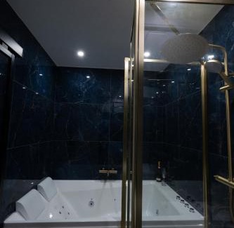 Beauvais Apartment | Le Passion Room - Love Room - Jacuzzi