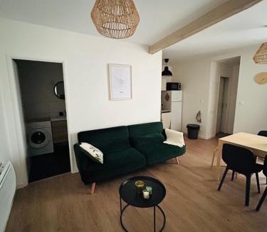 Centre Ville Apartment | Le patio : Appartement chic 3 chambres au cœur de Pau