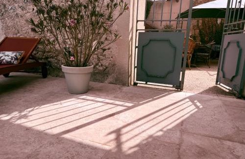 Saint-Romain House | Le Patio Bleu
