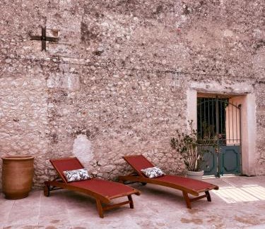 Saint-Romain House | Le Patio Bleu