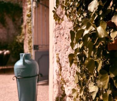 Saint-Romain House | Le Patio Bleu
