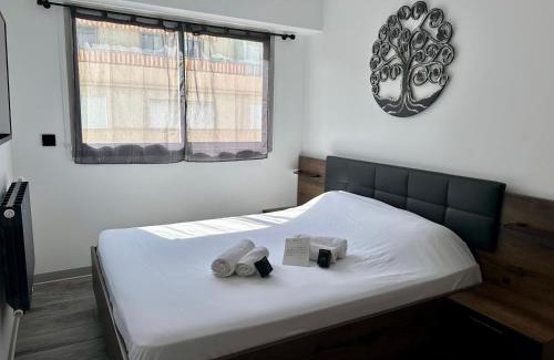 Golfe Juan Apartment | Le Patio Bleu
