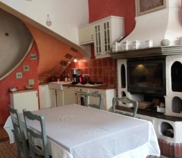 Roquefort-des-Corbieres Bed & Breakfast | Le Patio Des Cigales